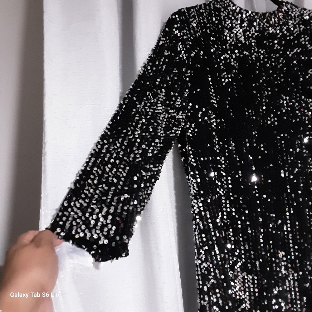 SHOP THE MINT SIZE M.Sequin Black Dress - Picture 4 of 11